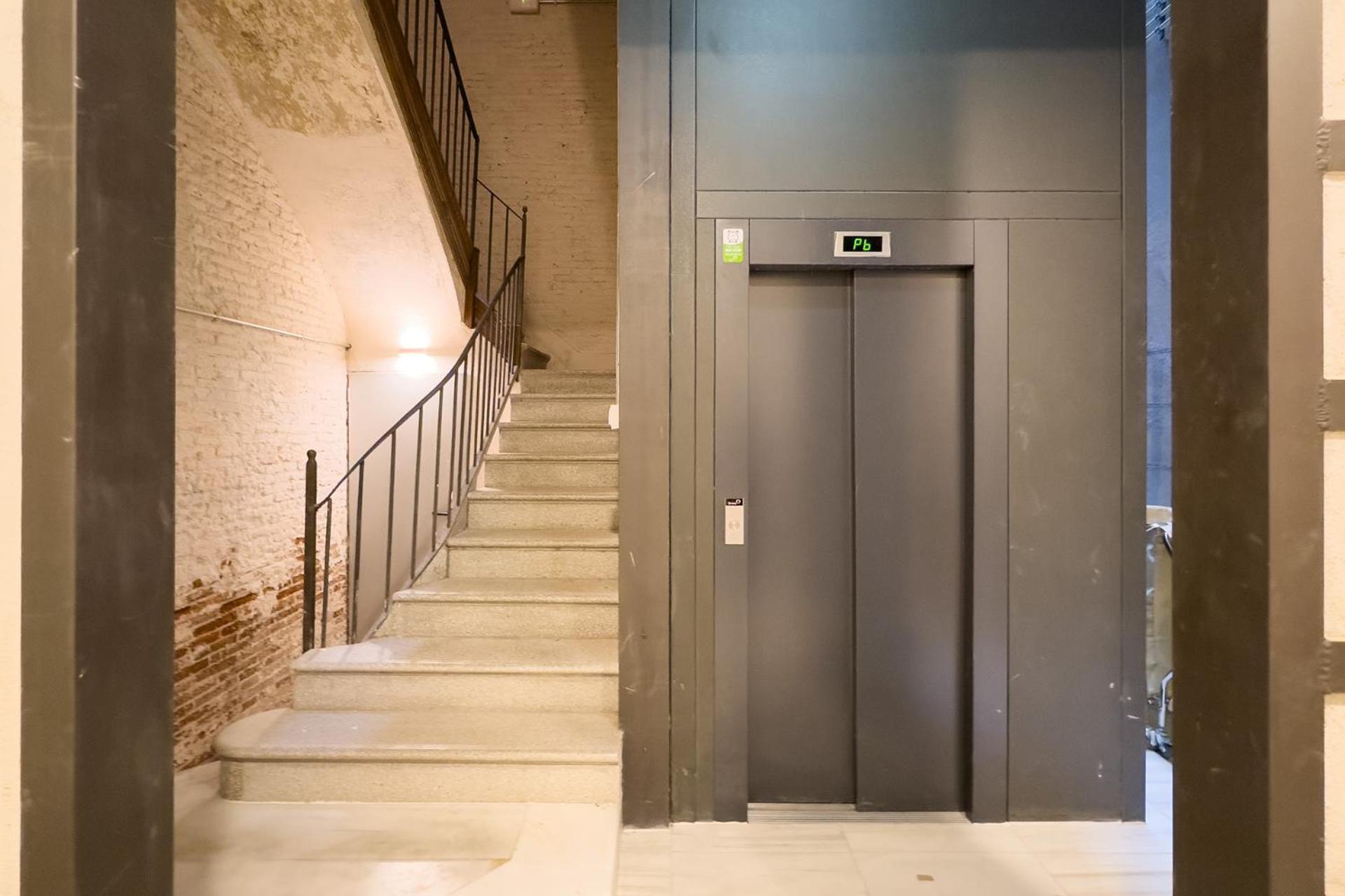 Unique Living Born Apartments & Studios Барселона Экстерьер фото