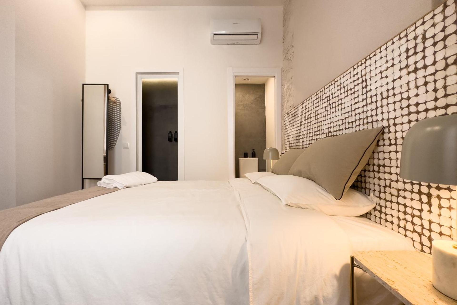 Unique Living Born Apartments & Studios Барселона Экстерьер фото